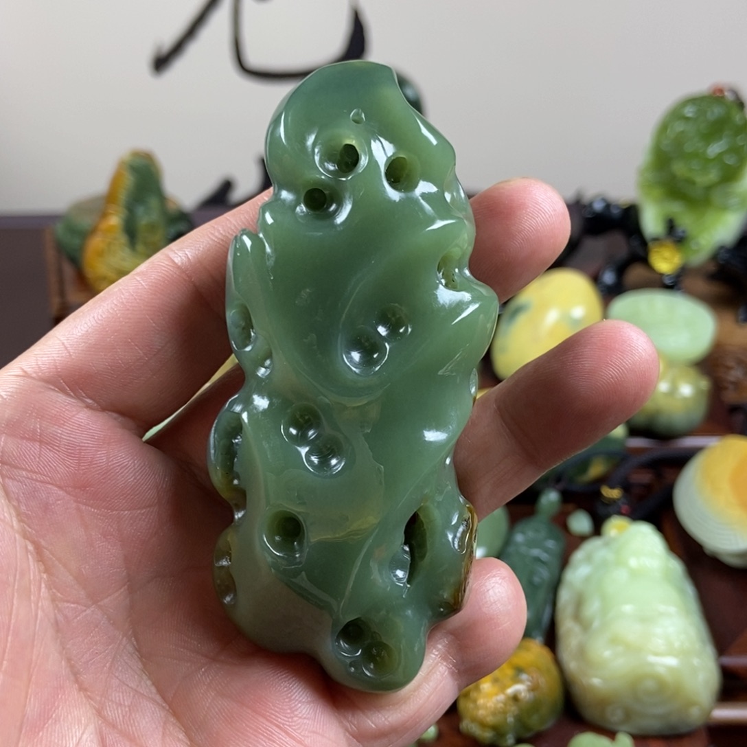 未镶嵌岫岩河磨玉（透闪石质玉）珠宝奇石