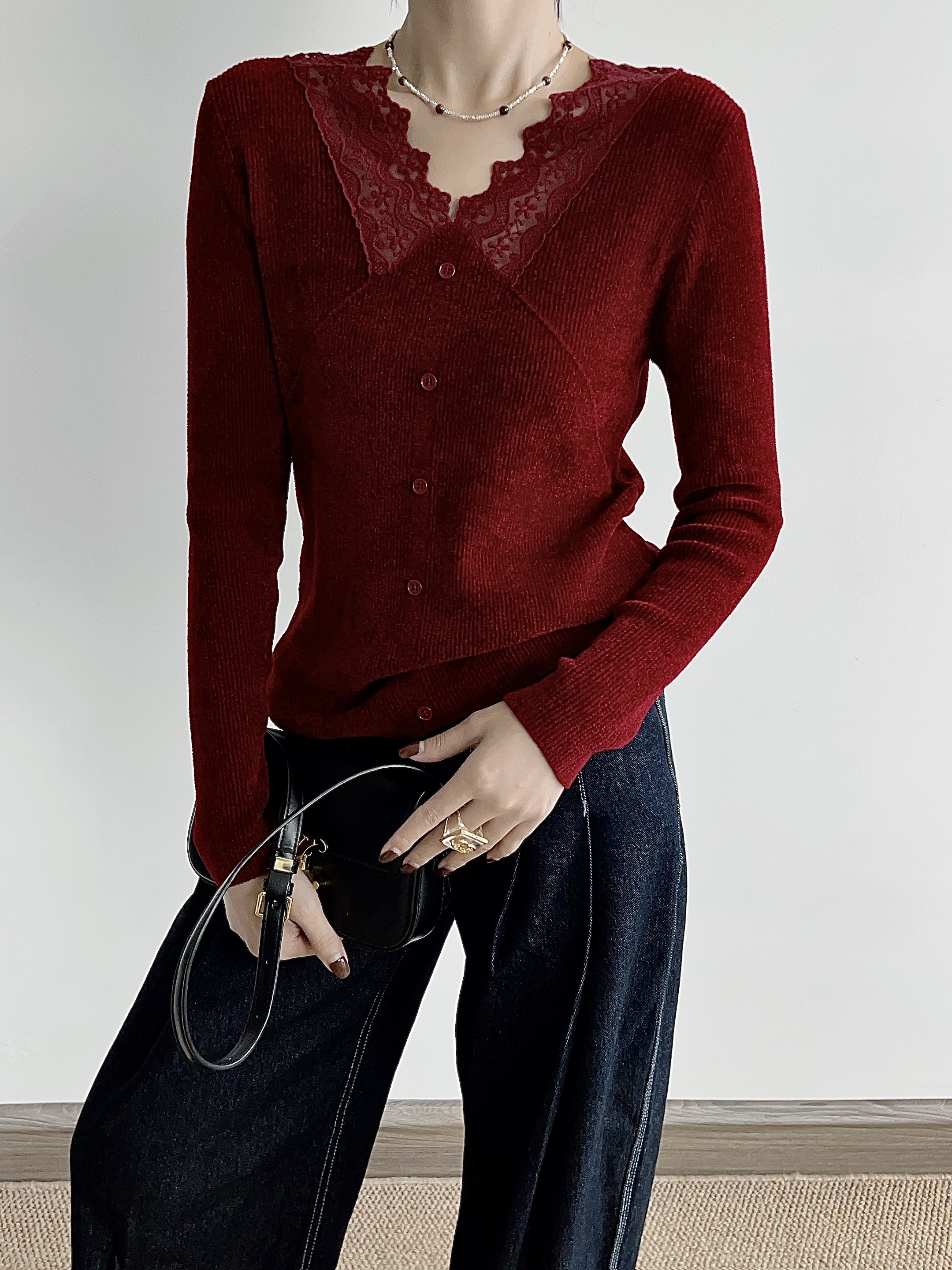 爱舞服饰 秋冬款蕾丝V领羊毛衫