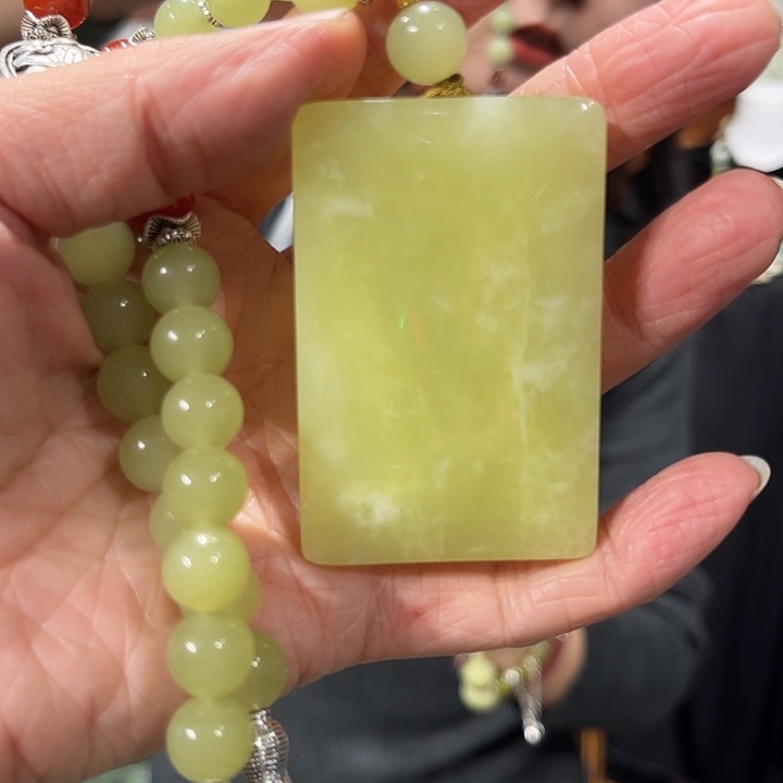 吊坠(赠链)未镶嵌和田玉（碧玉）