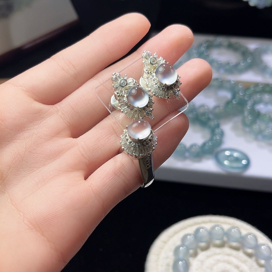 定制翡翠18K金镶嵌蛋面3个带镶嵌