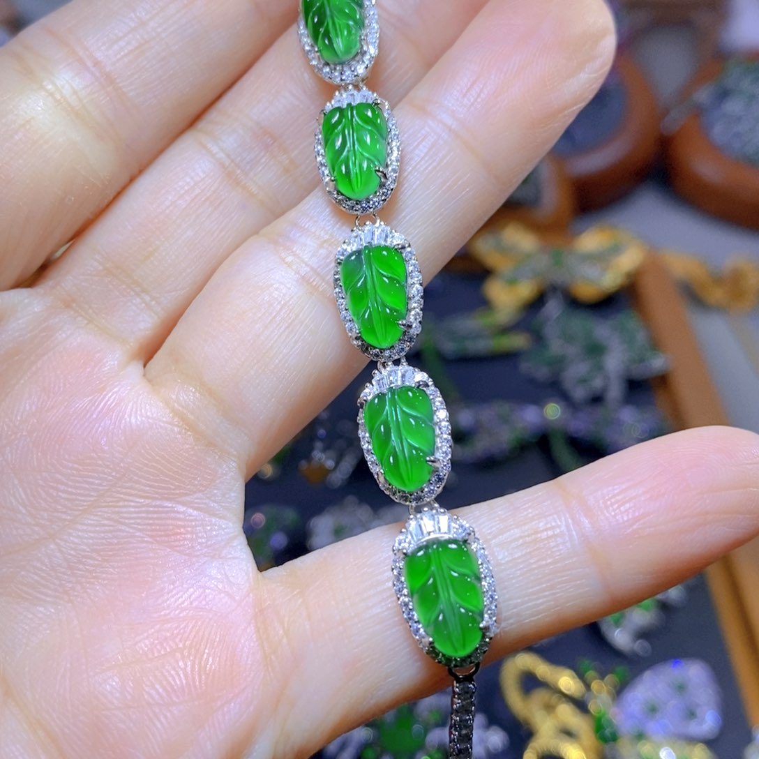 翡翠颈饰银S925镶嵌天然翡翠