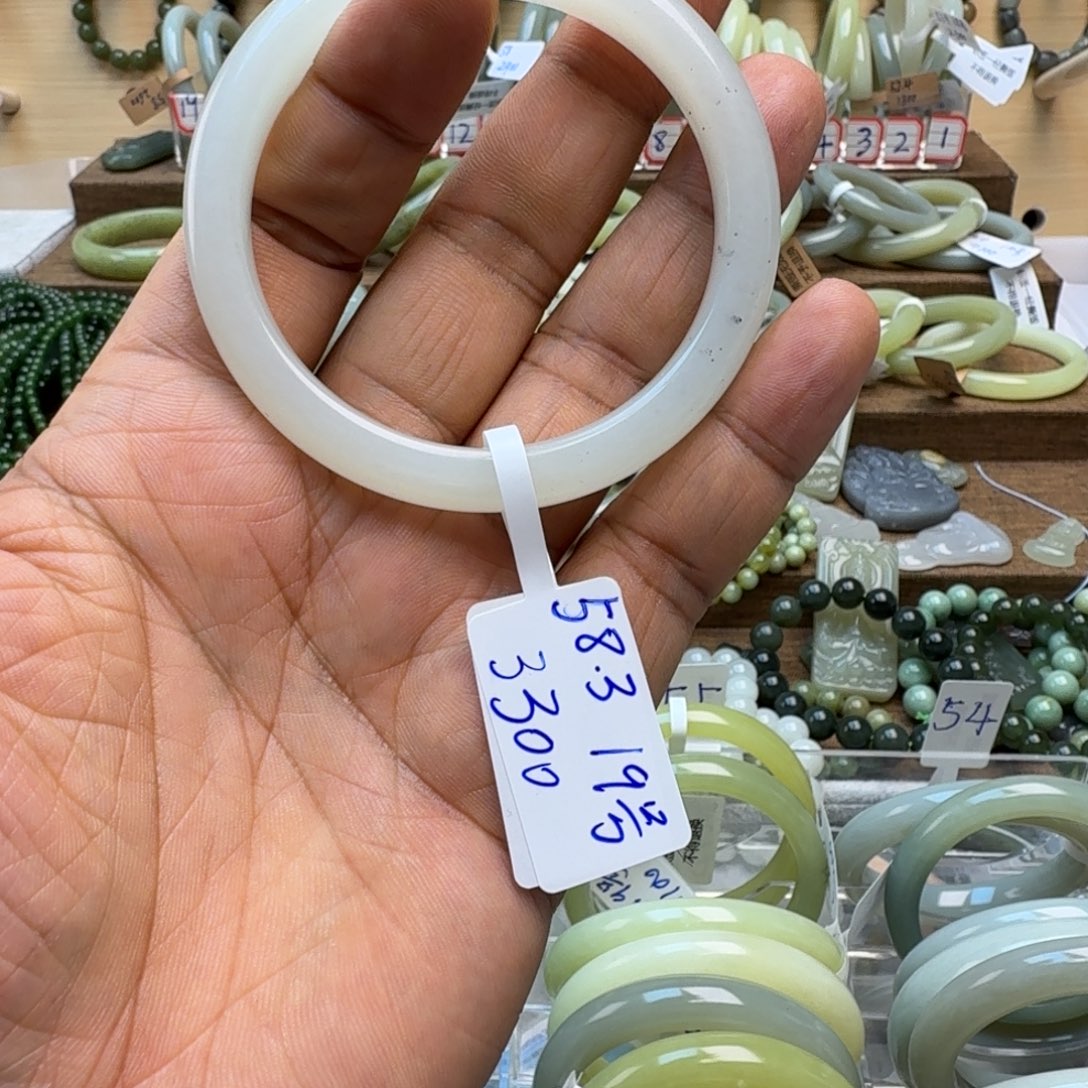 和田玉未镶嵌手镯