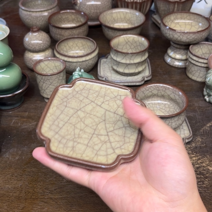 呵***呵青瓷微瑕浮力特价