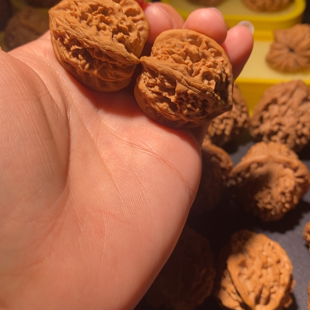文玩核桃吊坠火麒麟