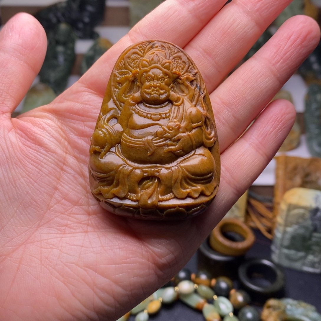 岫岩河磨玉（透闪石质玉）挂件未镶嵌爱****狗