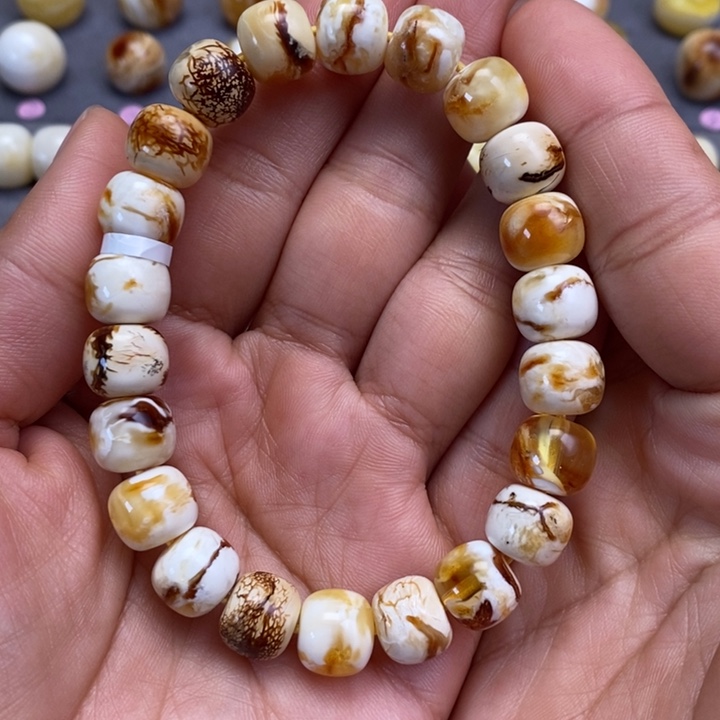 蜜蜡裸石未镶嵌老型