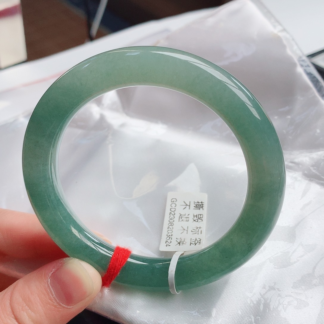 翡翠手镯未镶嵌天然翡翠A货