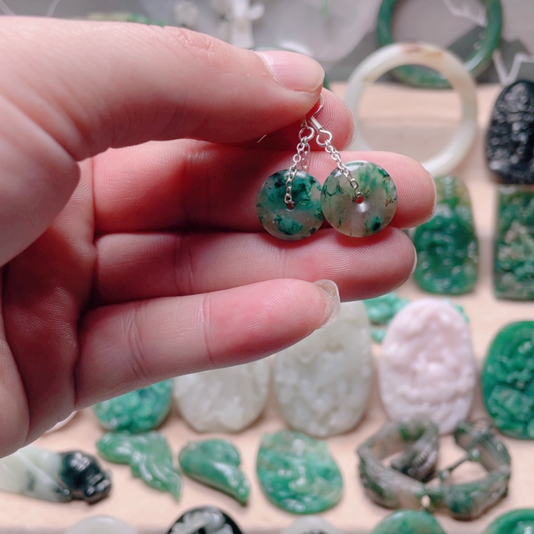 独山玉未镶嵌颈饰