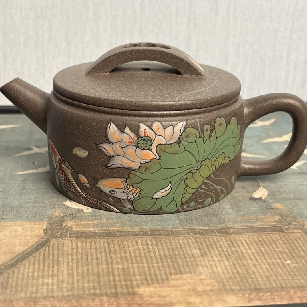 宜兴原矿紫砂汉瓦壶老天青泥料半手工制作泥绘鱼戏荷叶间130cc