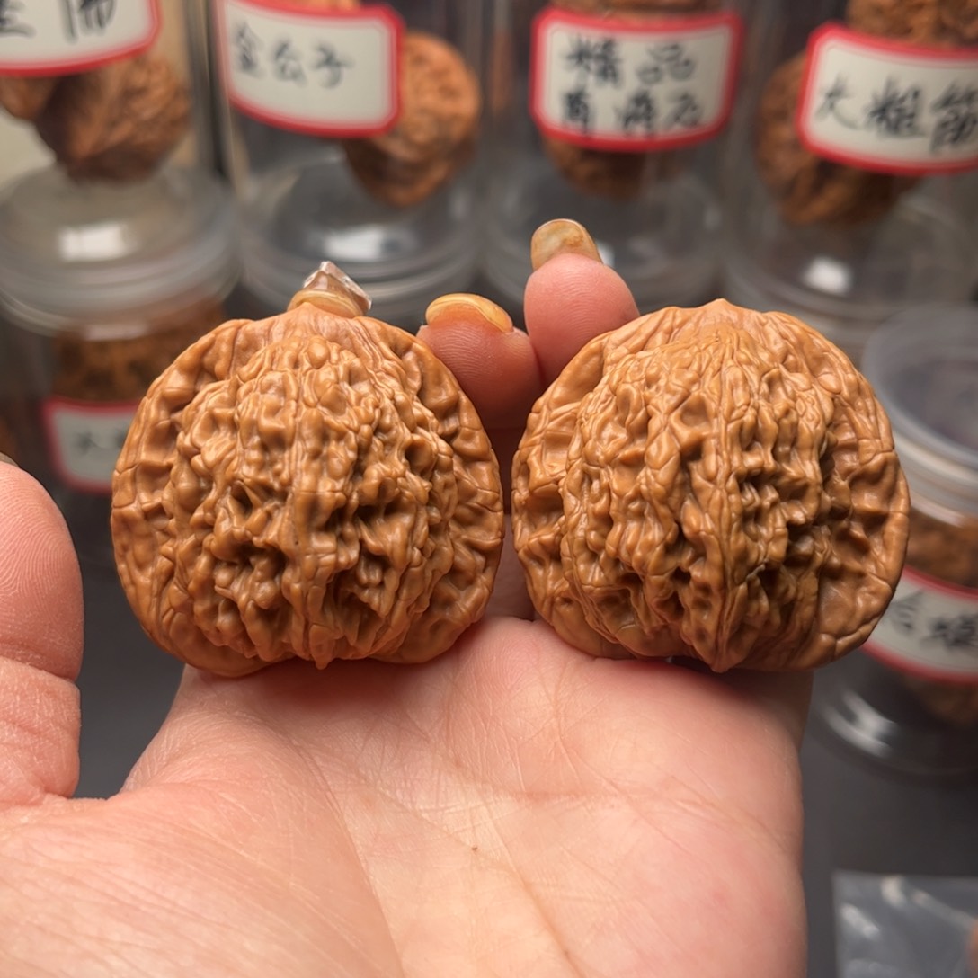 文玩核桃把件44粗筋虎