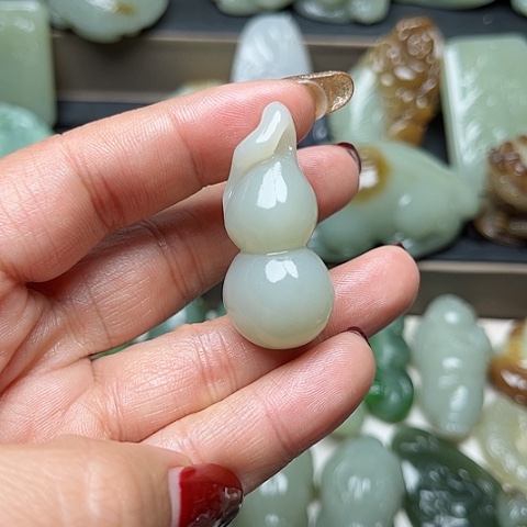 和田玉颈饰未镶嵌龍**人