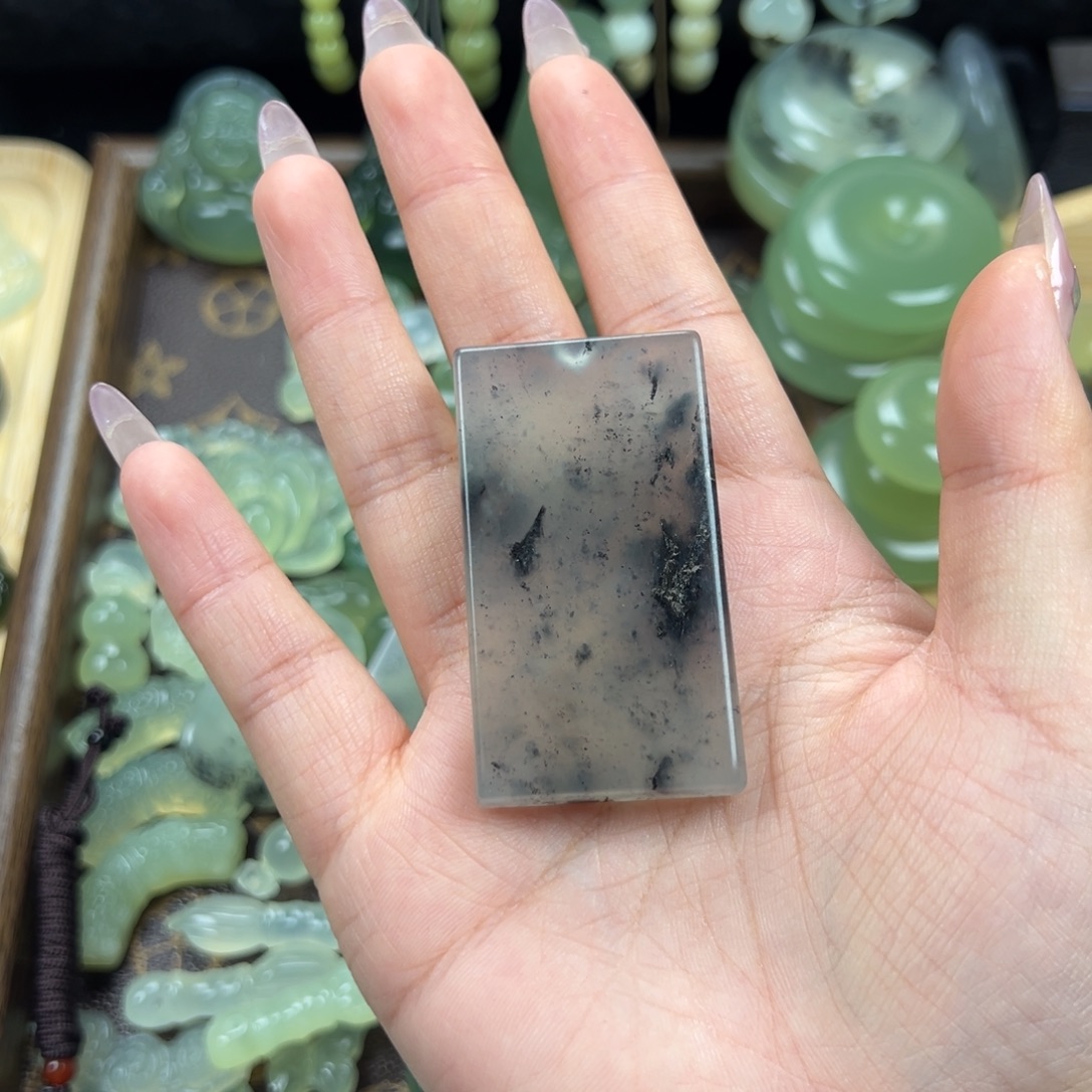 诗***华蛇纹石玉未镶嵌颈饰