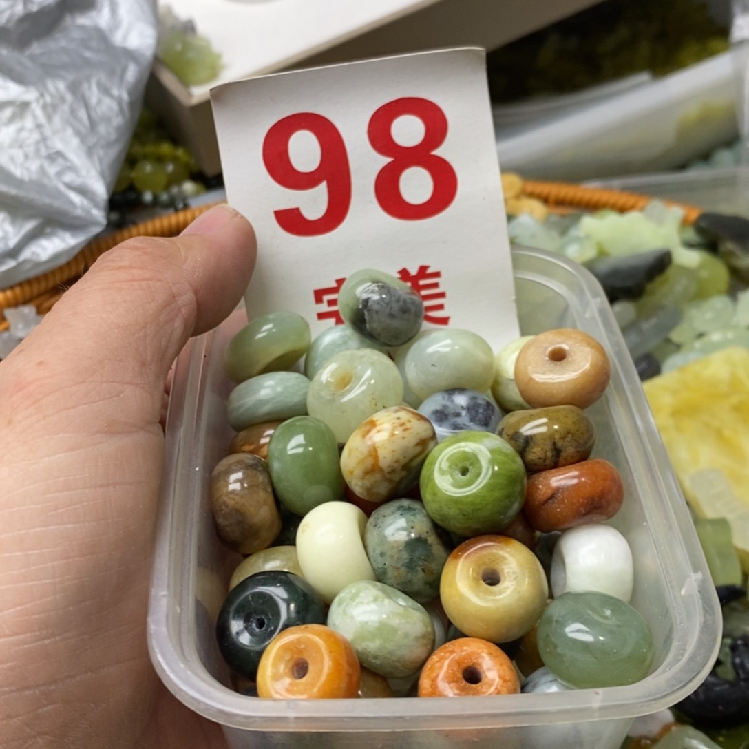 蛇纹石玉挂坠未镶嵌