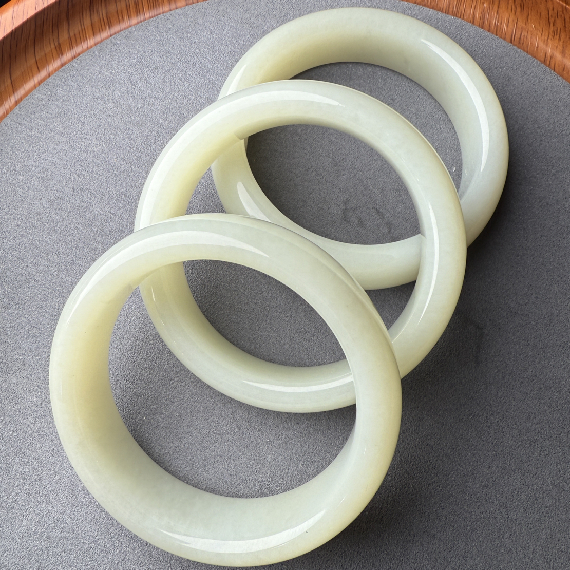 和田玉高货宽版手镯(颜色微区多样性发货拍一发一）