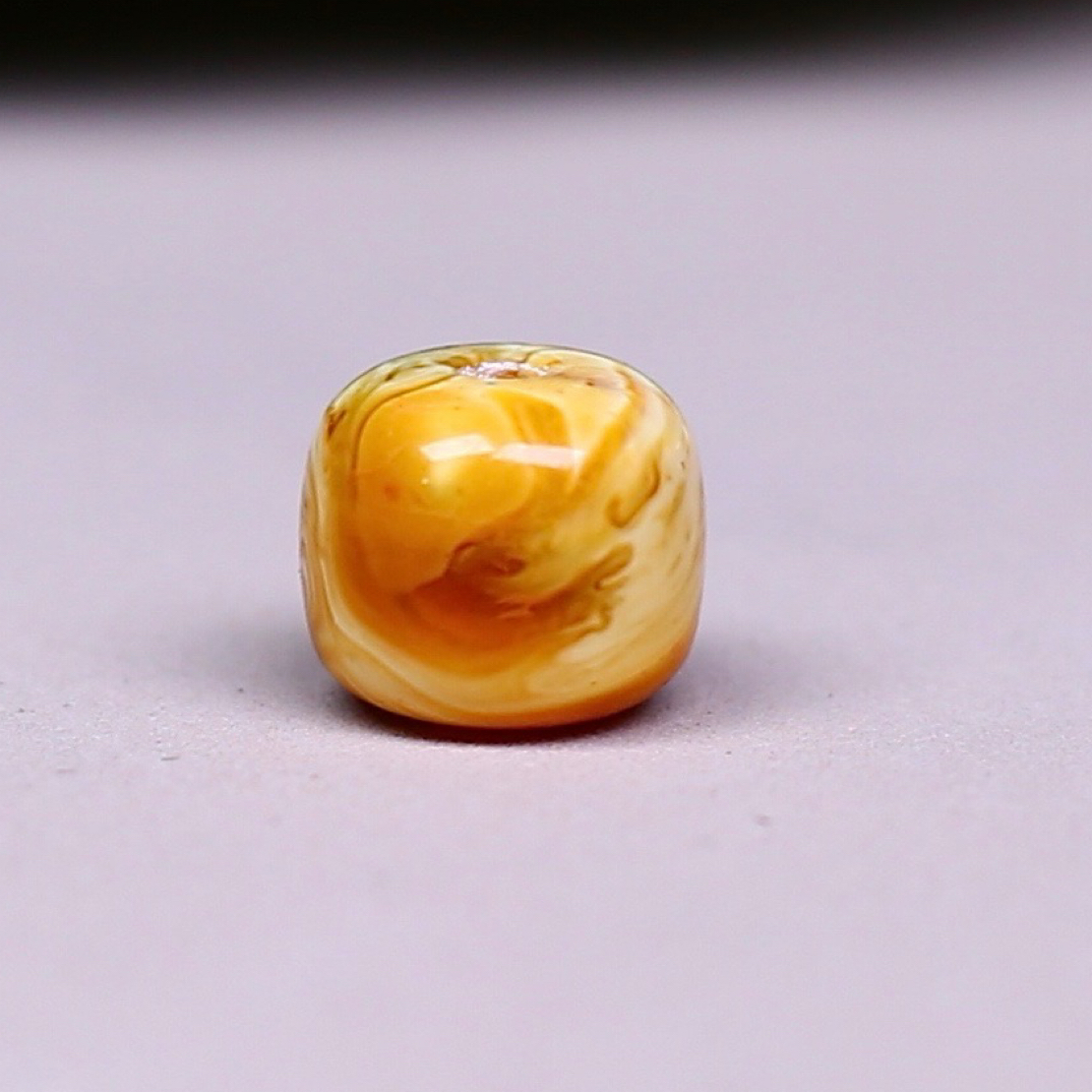 飘红彩拉丝纹的老蜡老型单珠9mm，配串挺好的