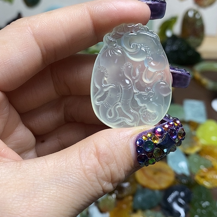 蛇纹石玉吊坠未镶嵌