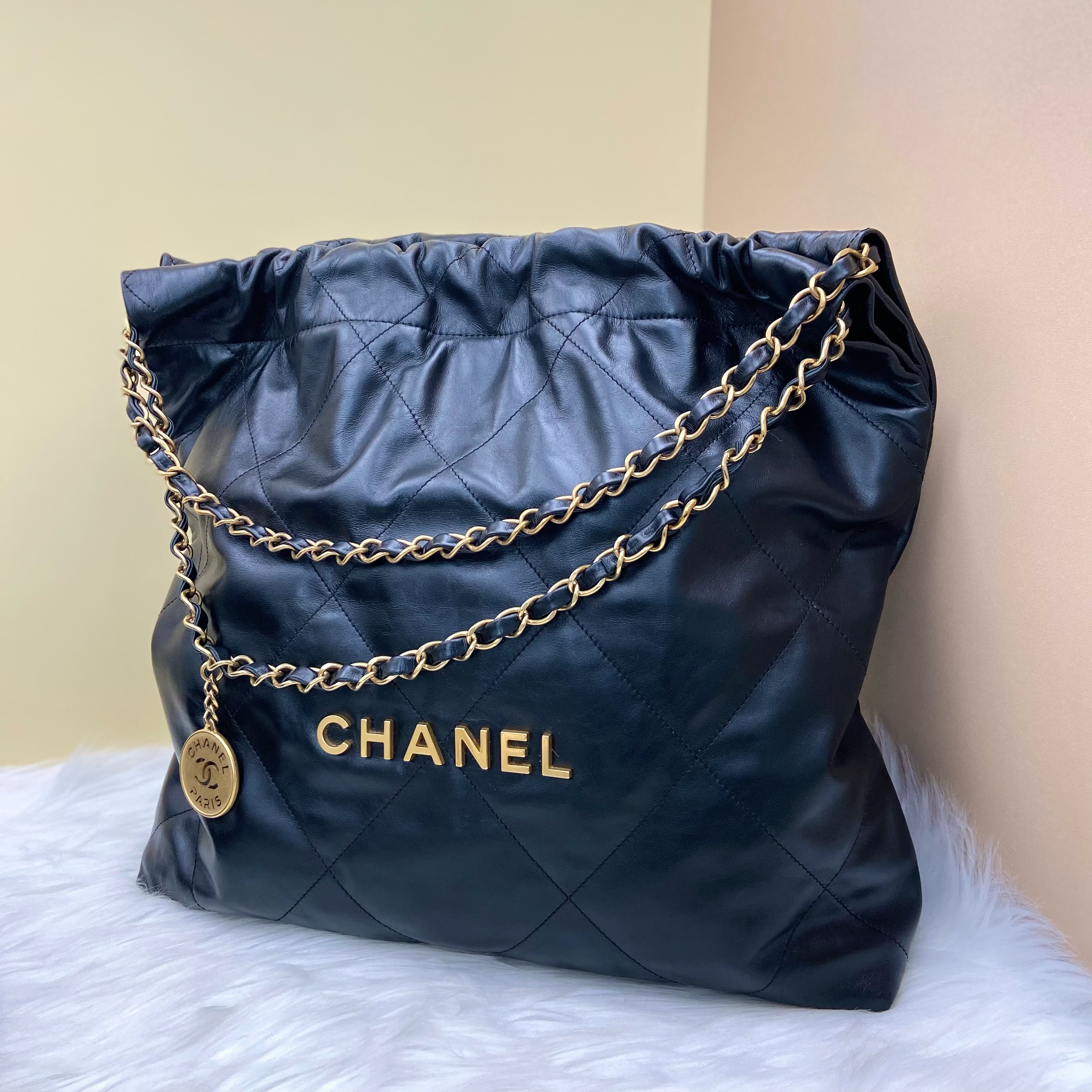 未使用 Chanel/香奈儿 闲置新 22bag 22b黑金中号 垃圾袋 单肩包