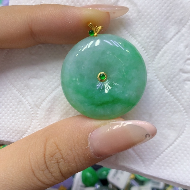颈饰18K金镶嵌翡翠
