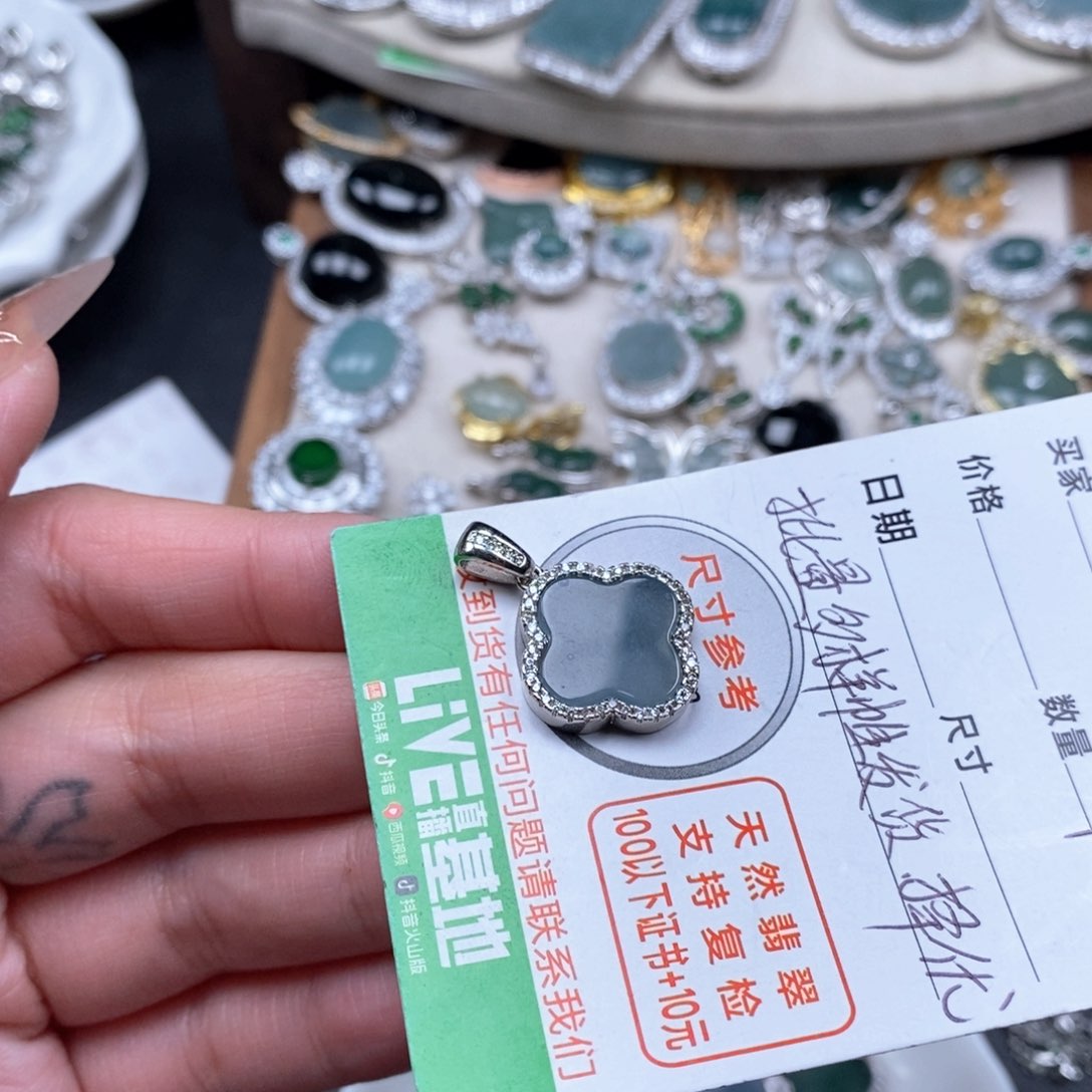 翡翠颈饰未镶嵌翡翠