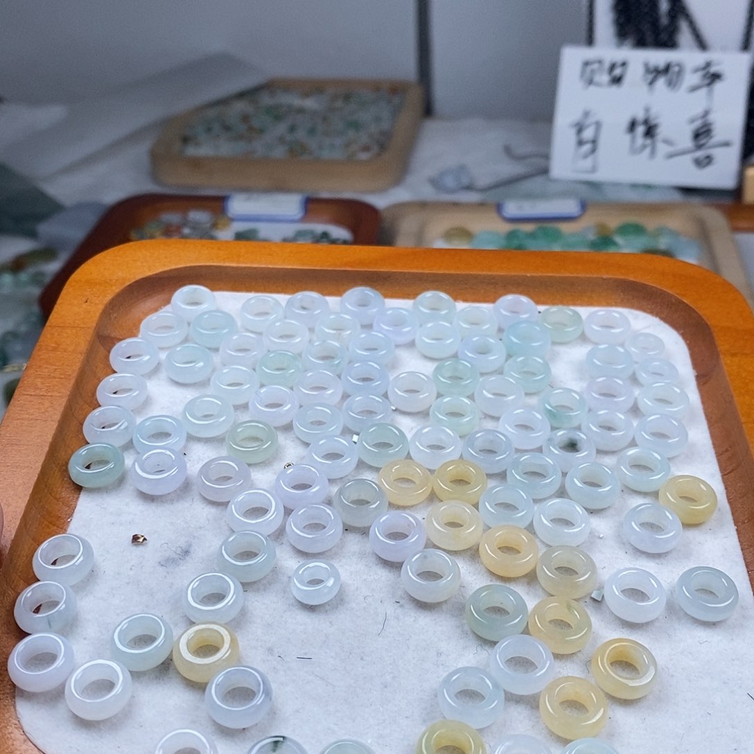 翡翠颈饰未镶嵌小甜甜圈两个起拍