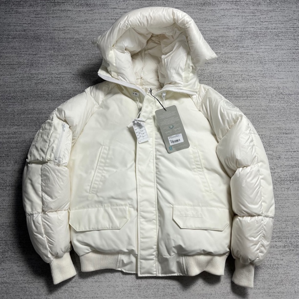 未使用 CANADA GOOSE 加拿大鹅 M/L北辰白飞行员chilliwack羽绒服