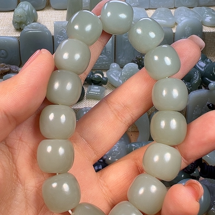 杨***活和田玉未镶嵌包链