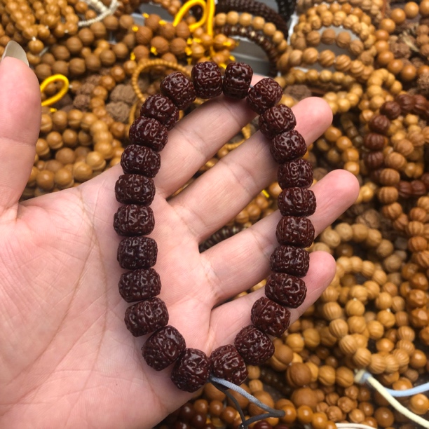 玉化包浆龙切手持12mm左右玩红串串文玩金刚菩提