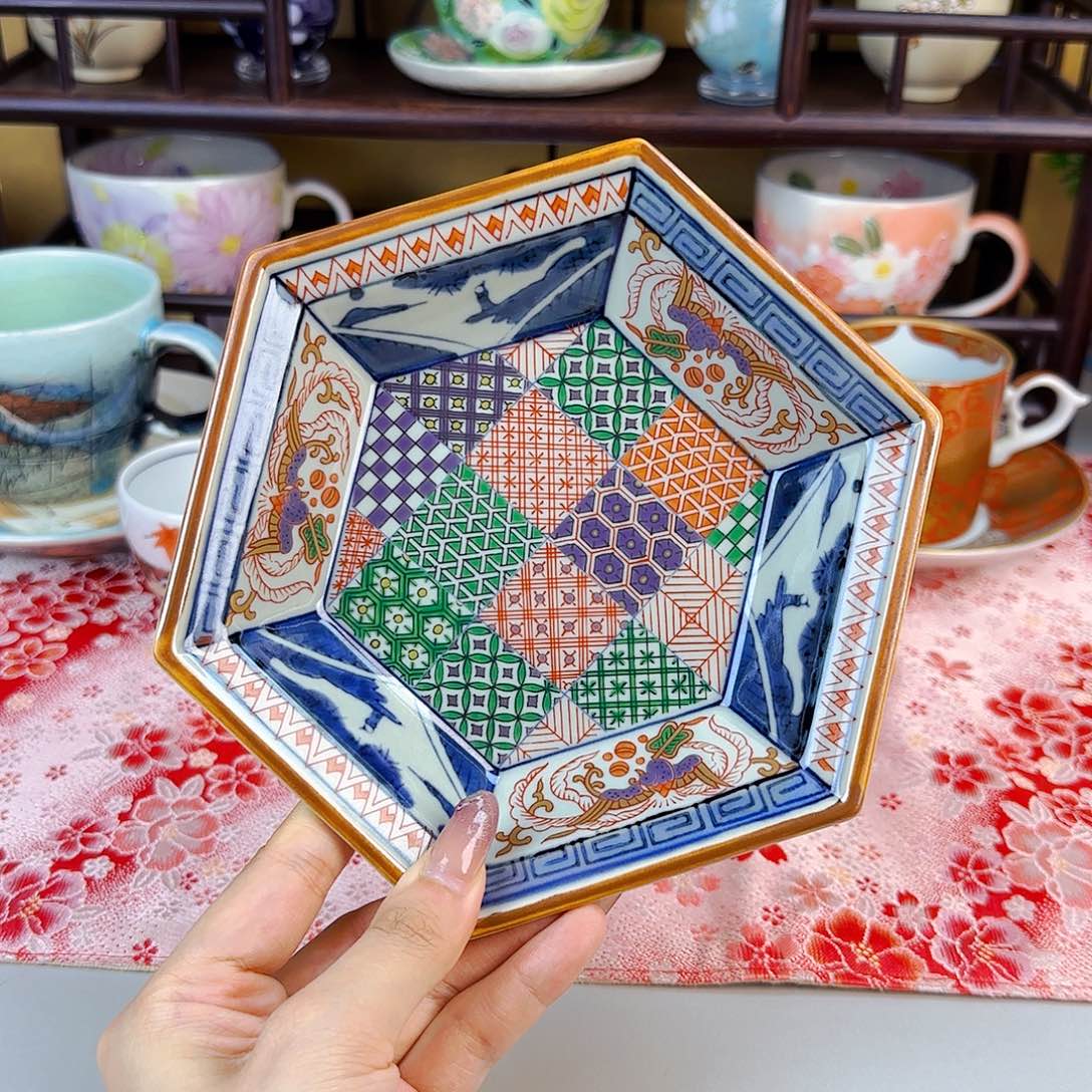 他家茶具瓷器真美！