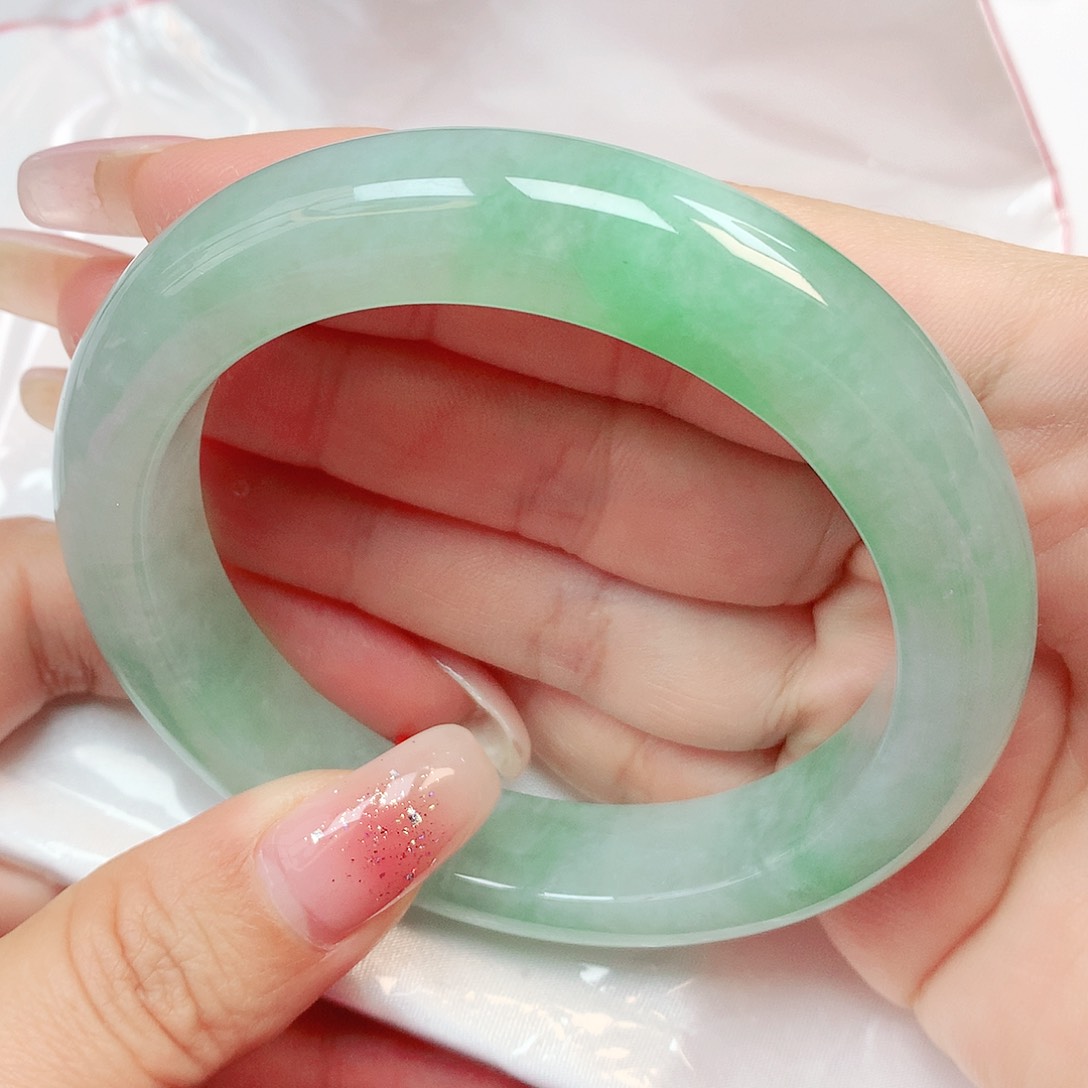 翡翠手镯未镶嵌抖音576