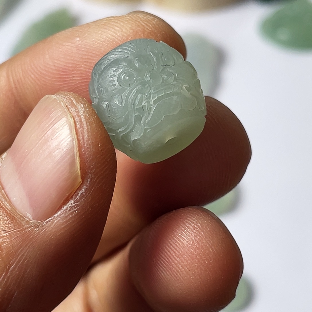 定制翡翠未镶嵌珠子龙