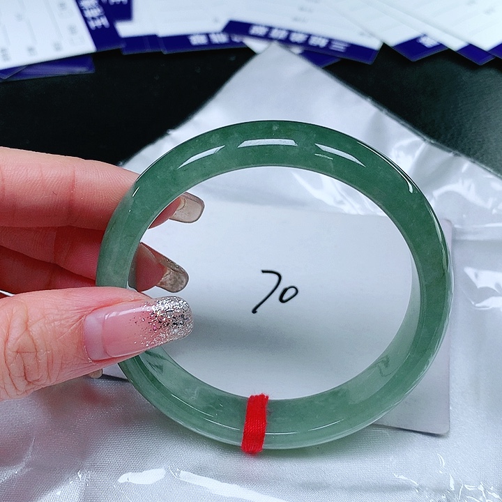 翡翠手镯未镶嵌翡翠手镯未镶嵌