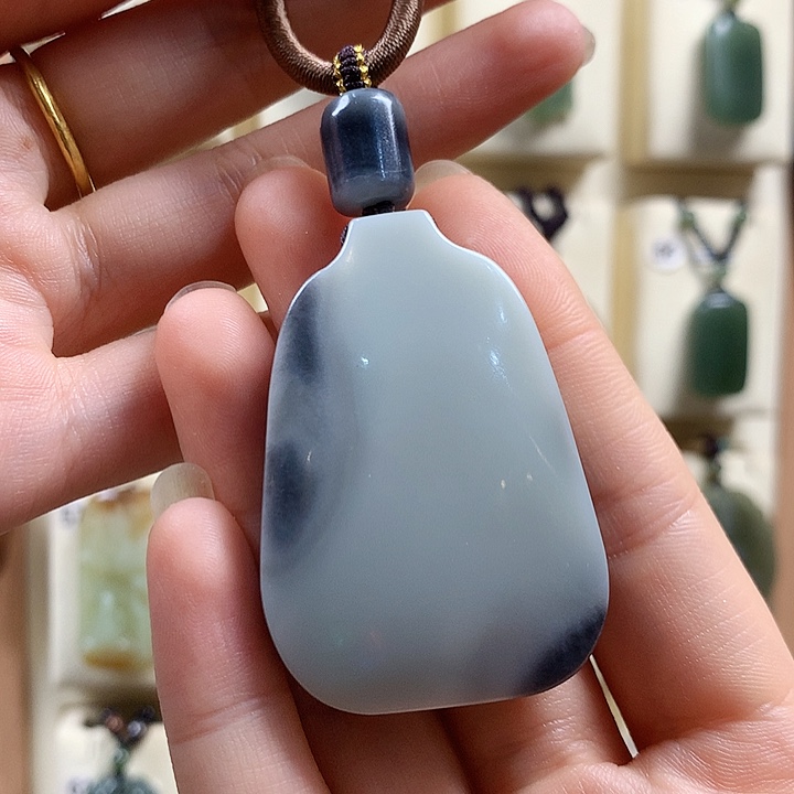 颈饰未镶嵌和田玉乐*