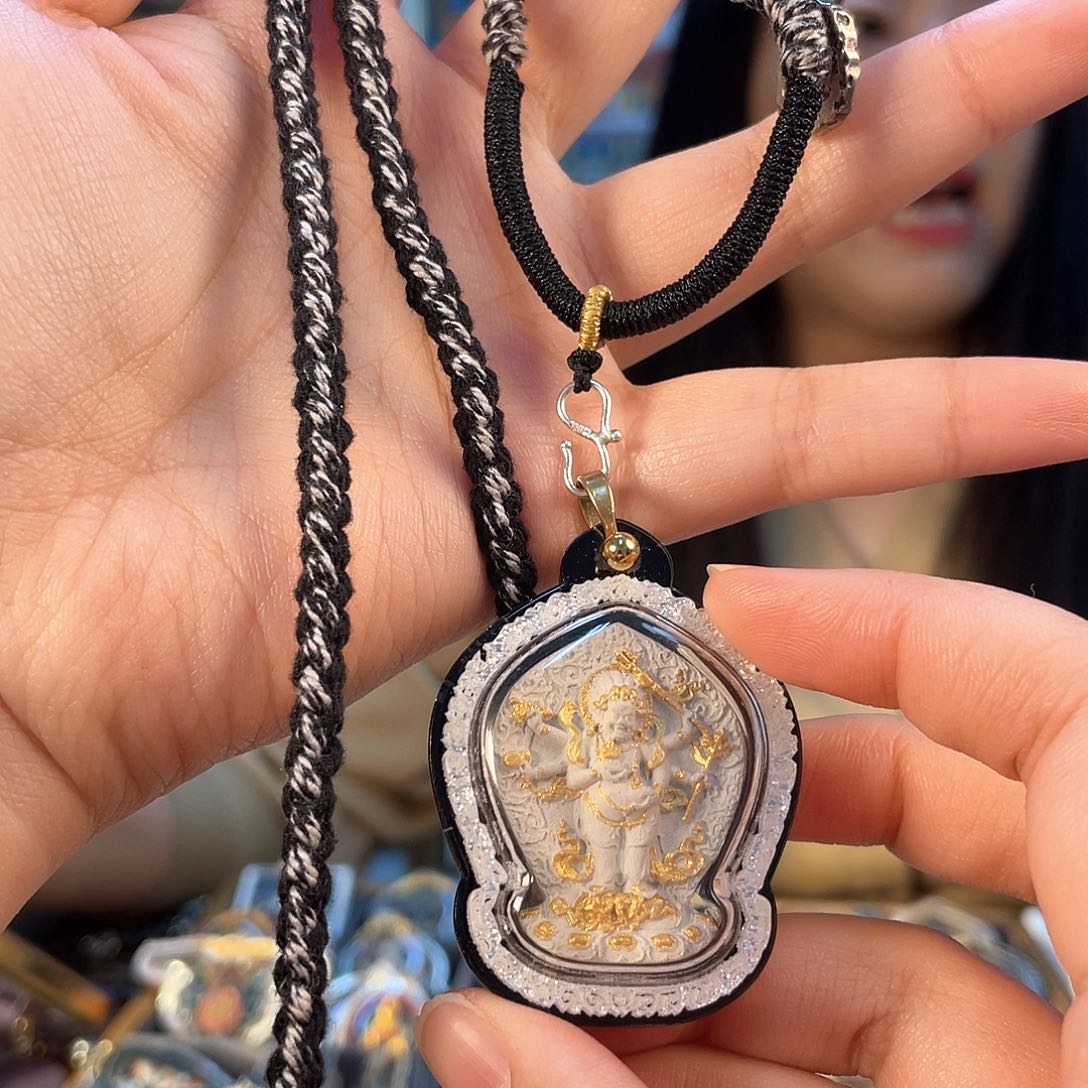 泥塑手工白六臂擦擦吊坠亚克力外包有绳