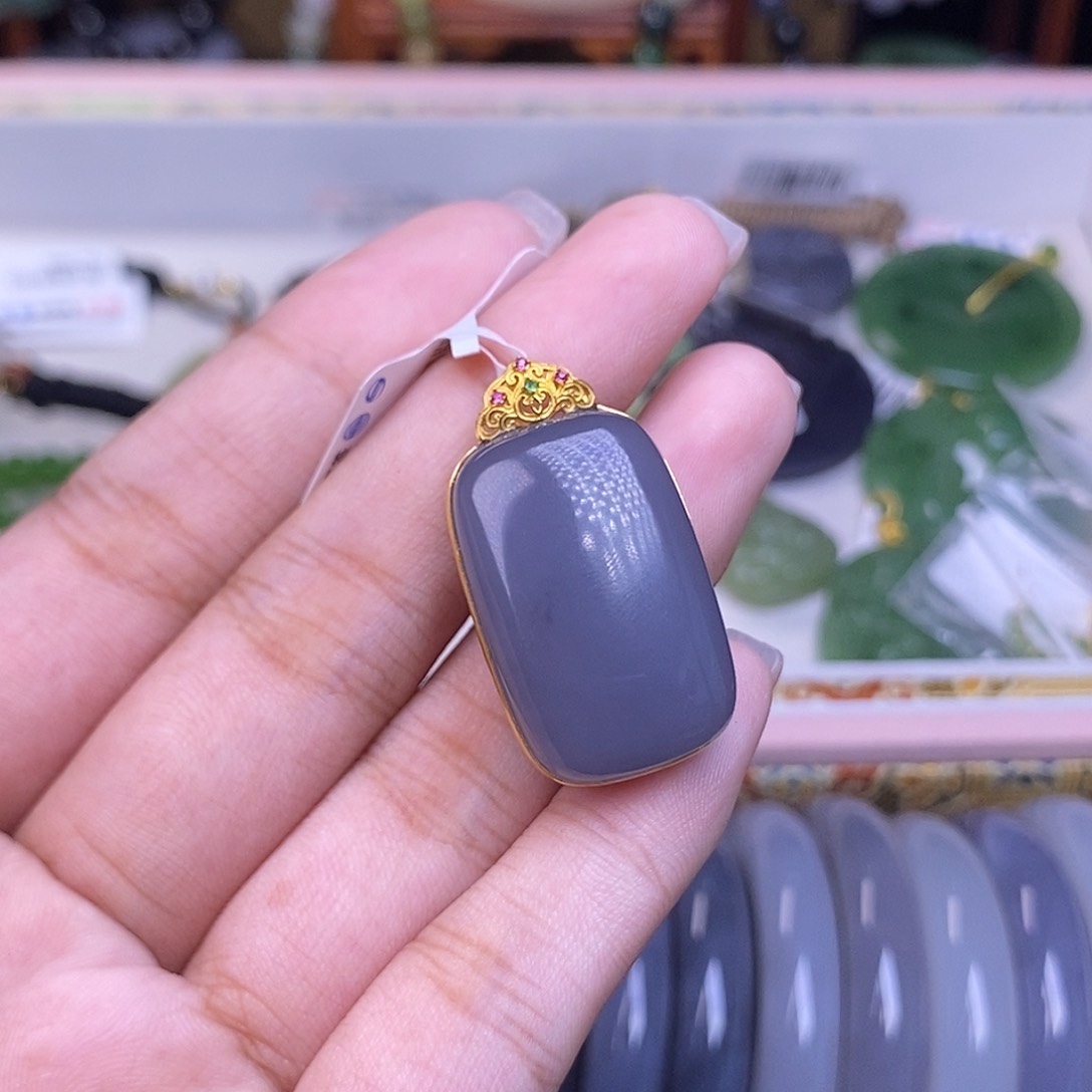 和田玉未镶嵌清货吊坠浓烟紫金镶无事牌