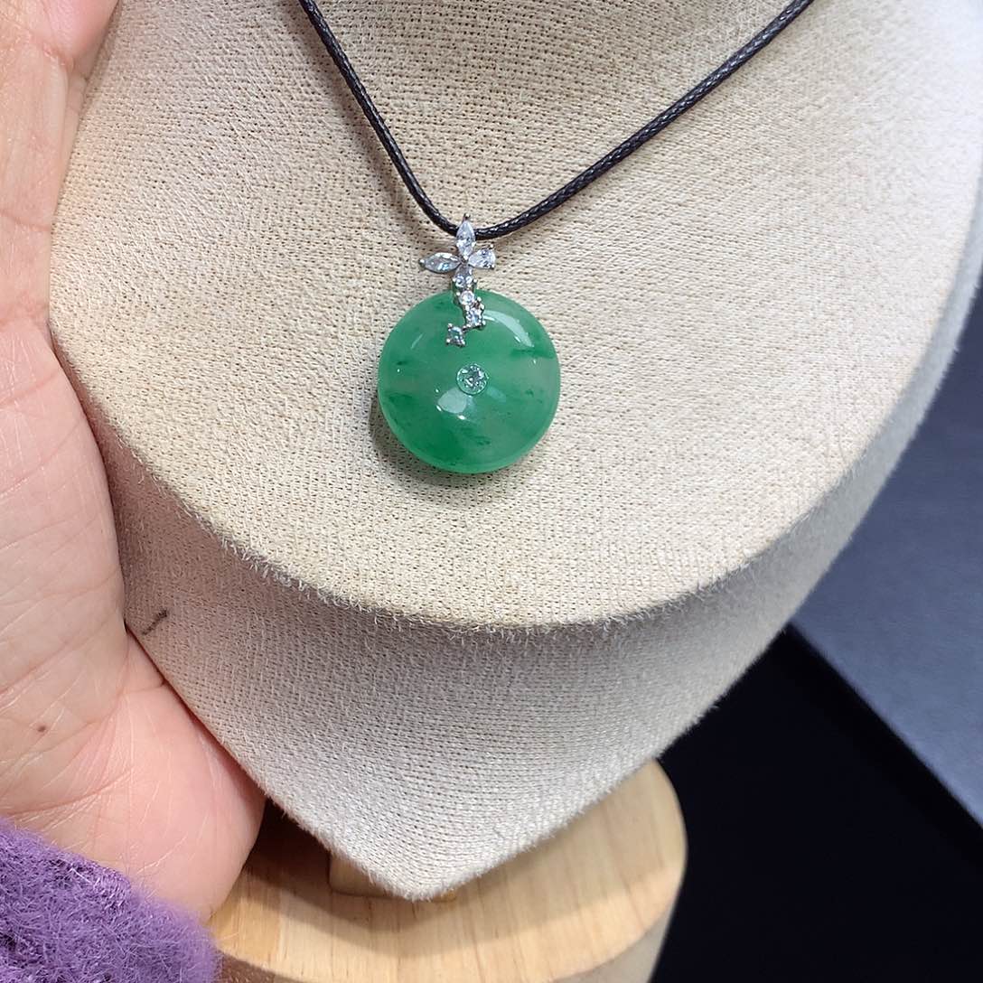 颈饰银S925镶嵌石英质玉（非洲翠）