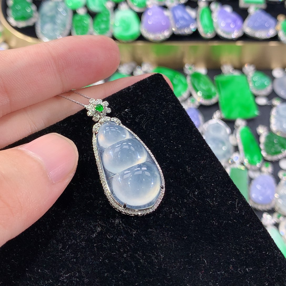 翡翠18K金镶嵌颈饰