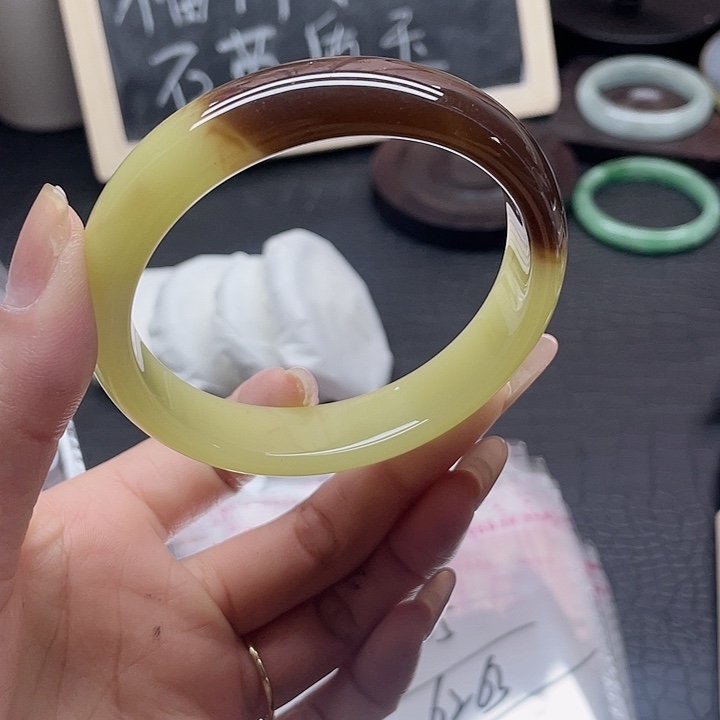 石英岩玉未镶嵌手镯105