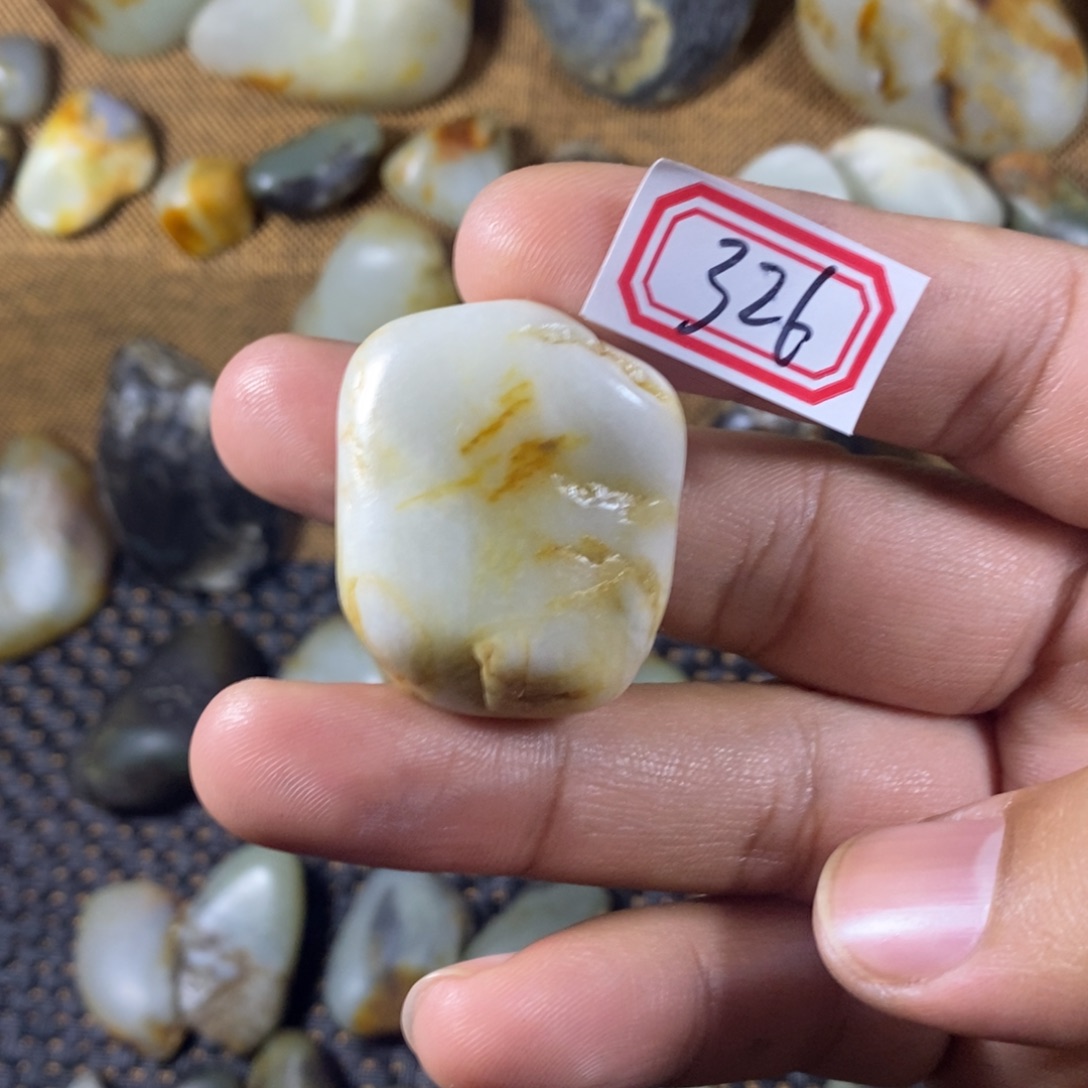 和田玉（糖玉）未镶嵌挂件