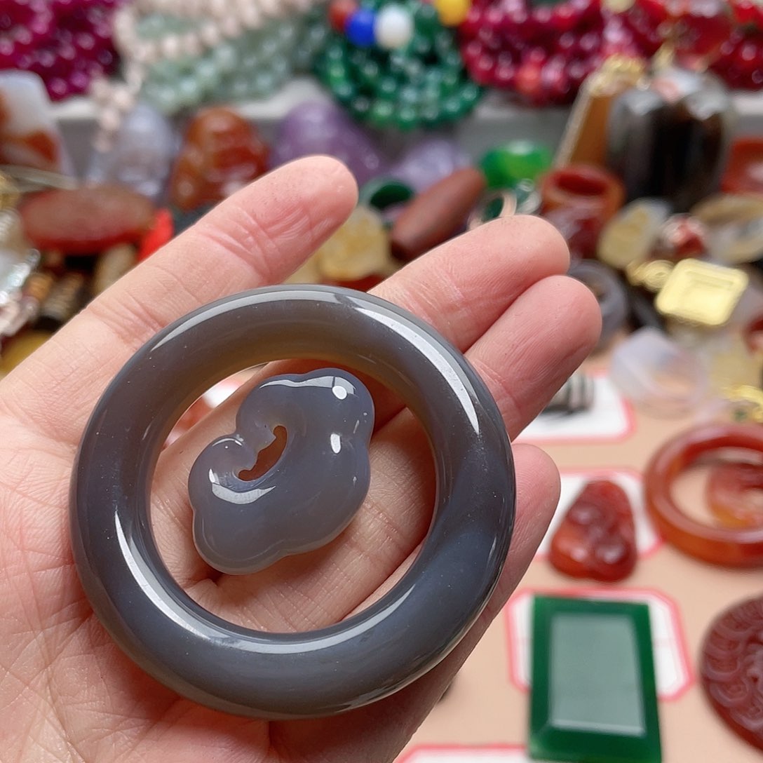 玛瑙/玉髓颈饰合金傻*头