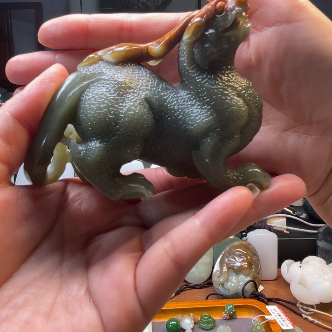 和田玉颈饰未镶嵌酒**子