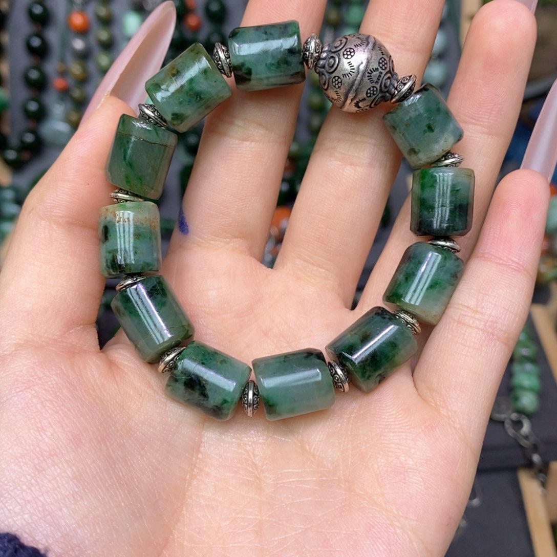 翡翠手链未镶嵌漂亮美眉