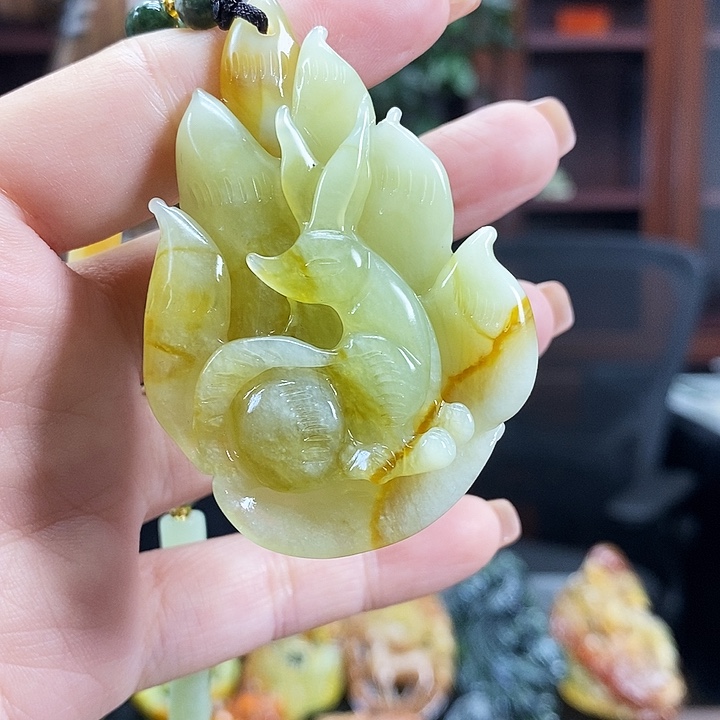 蛇纹石玉未镶嵌吊坠