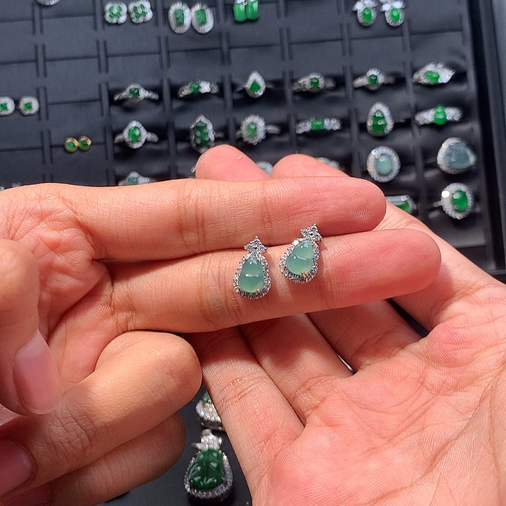 翡翠未镶嵌耳钉耳钉