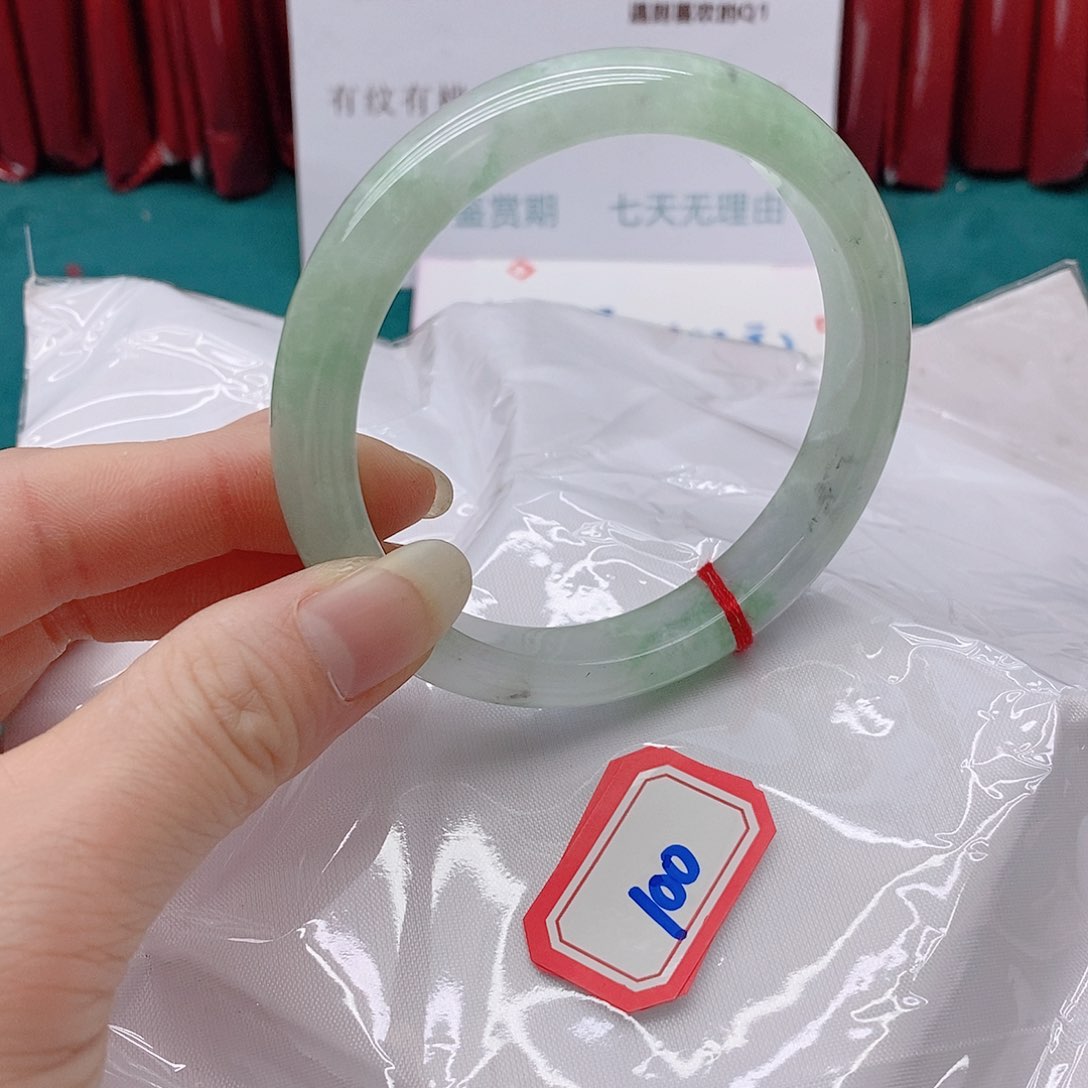 翡翠手镯未镶嵌L*v100100100
