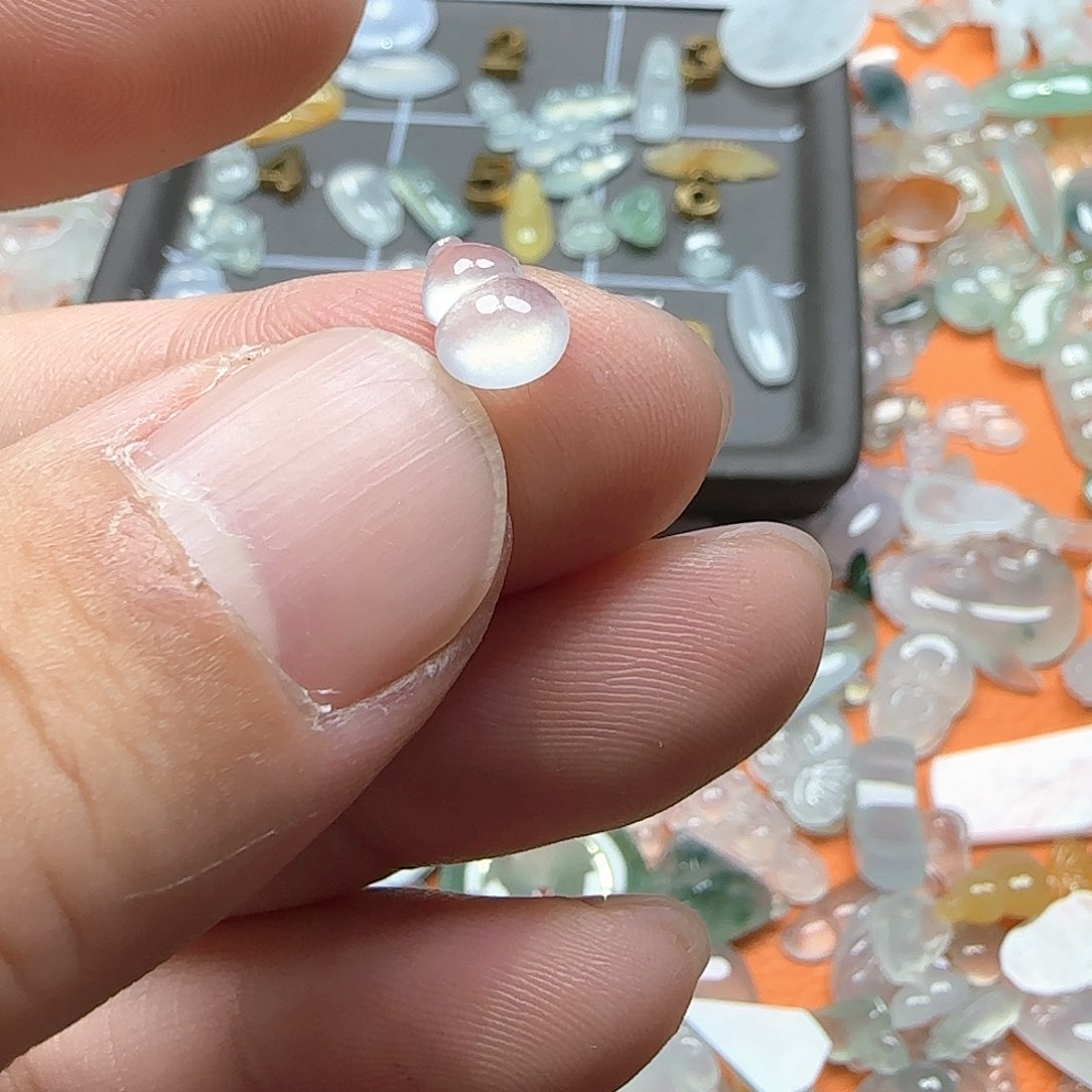 定制翡翠未镶嵌鑫*仔翡翠