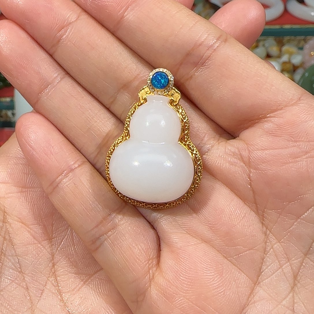 和田玉吊坠(不含链)18K金镶嵌