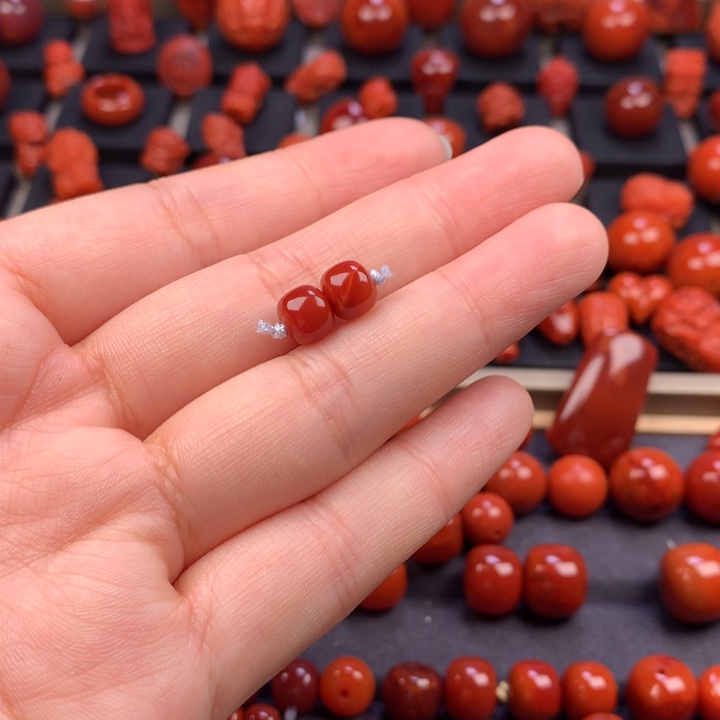 南红玛瑙未镶嵌牛血红老型对珠7.4MM