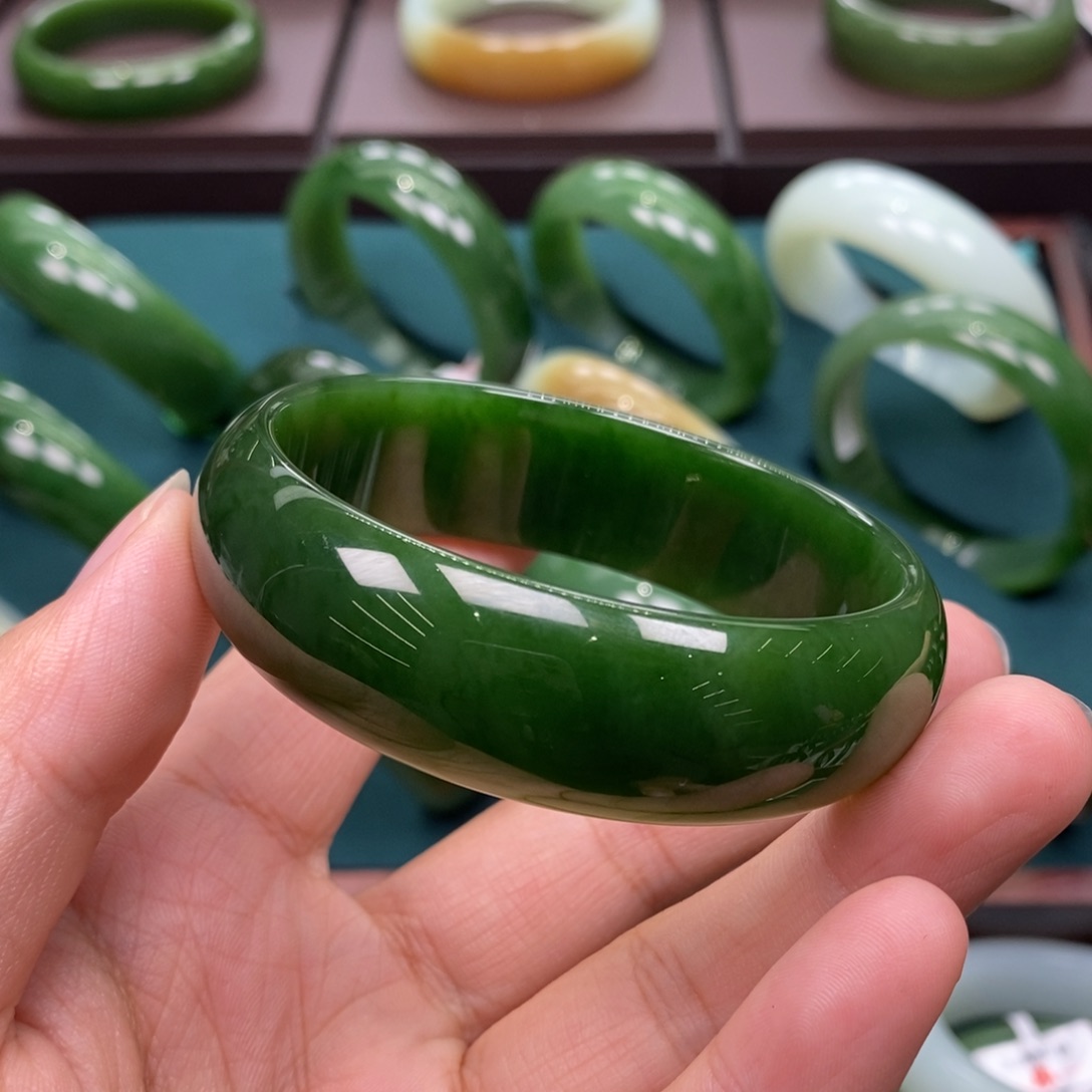 和田玉（碧玉）未镶嵌手镯