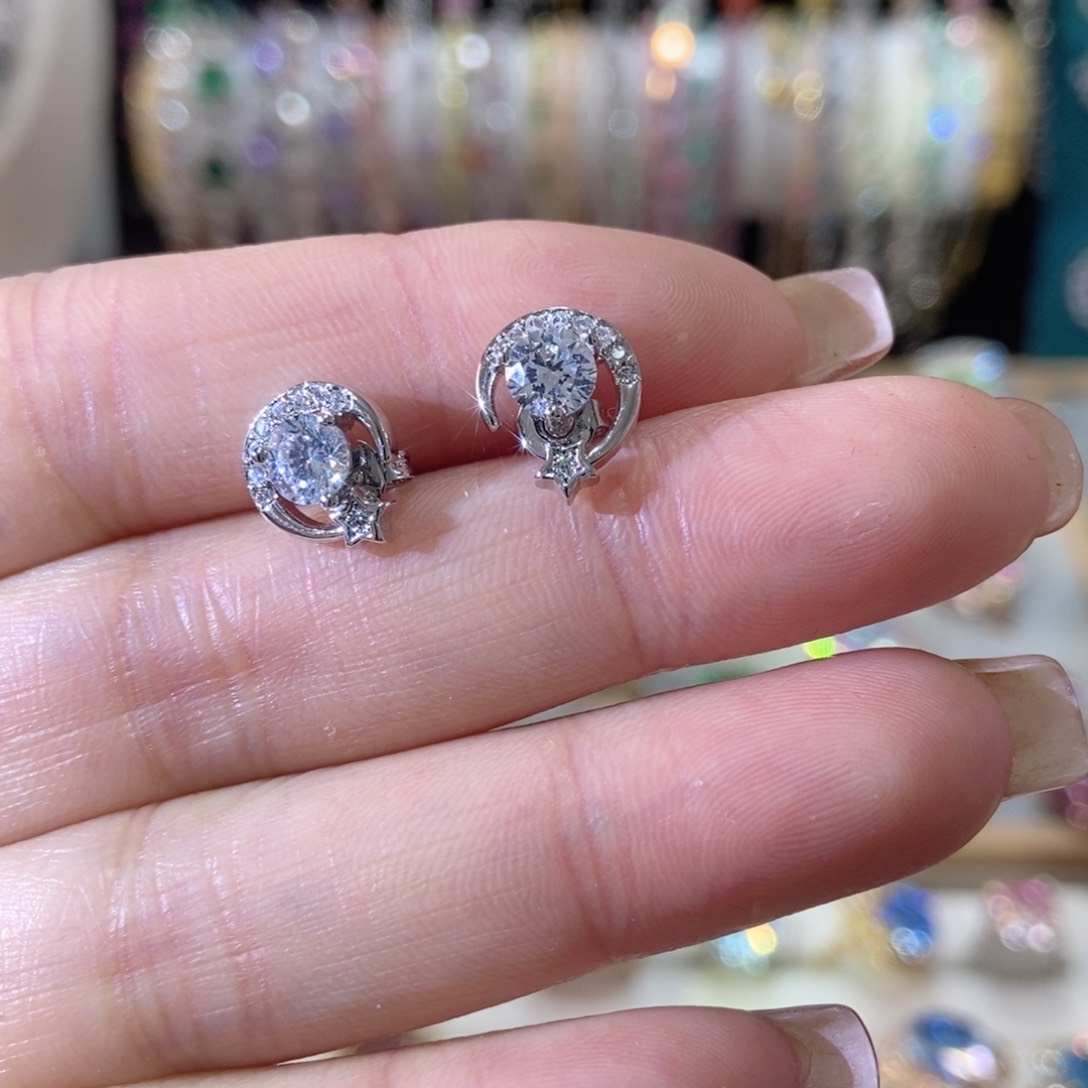 66锆石（处理）耳钉