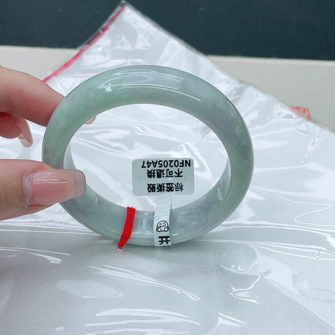 翡翠手镯未镶嵌正57